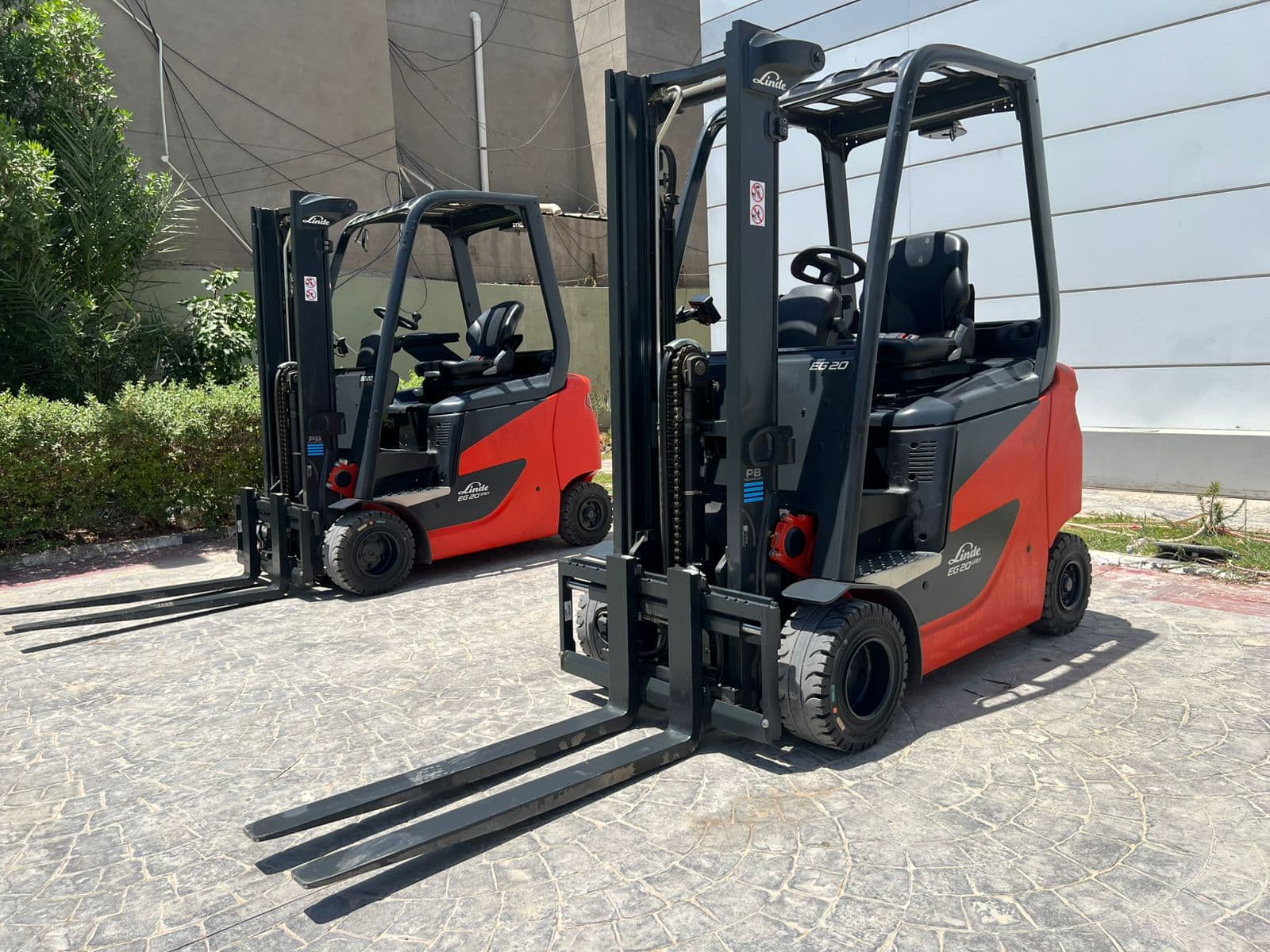 Supplying Linde forklifts to private cardboard and paper manufacturing company.